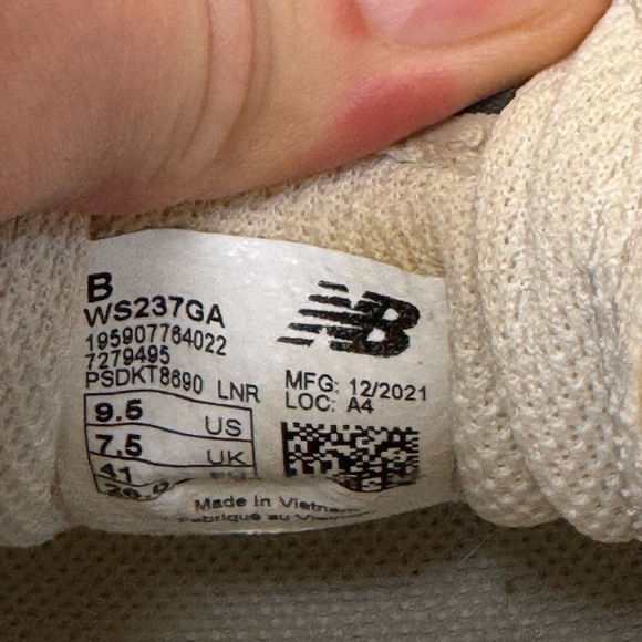 New Balance 237 Sneakers in Sea Salt/Pink Haze Futures - Picture 9 of 9